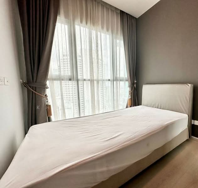 Life Ratchadapisek, Bangkok, 279 Ratchadapisaek Road, Huai Khwang, Huai Khwang, Bangkok, 2 Bedrooms, 65 sqm, Condo For Rent, by Wanwisa Khanthongkham, 500250181 - DDproperty.com