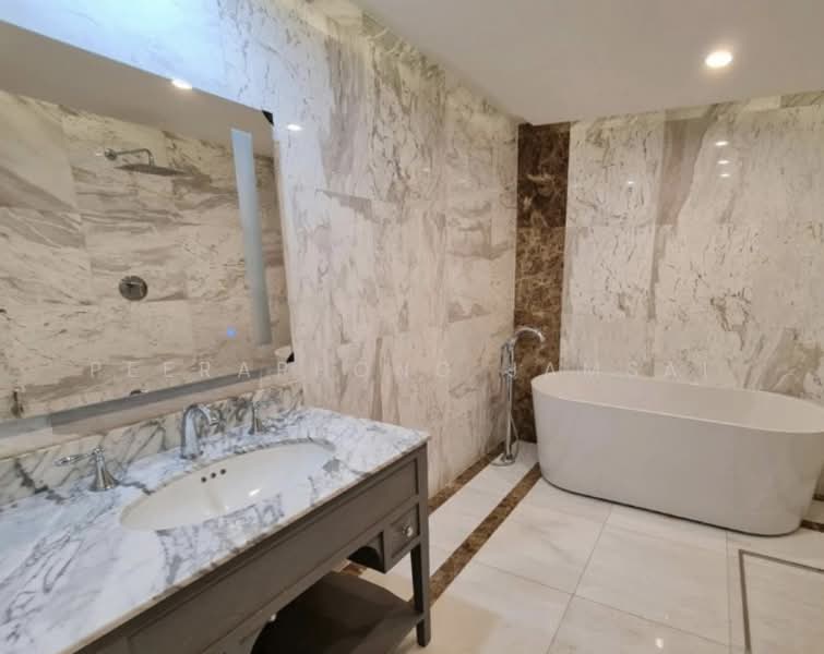 H Sukhumvit 43, Bangkok, 28 Sukhumvit 34 Road, Khlong Tan Nua, Watthana, Bangkok, 4 Bedrooms, 238 sqm, Condo For Sale, by Peeraphong Jamsai, 500250318 - DDproperty.com