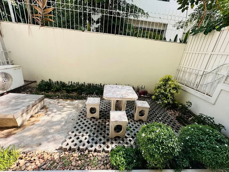 Moo Baan Chicha Castle, Bangkok, Sukhumvit 31, Khlongtoei Nua, Watthana, Bangkok, 4 Bedrooms, 350 sqm, Townhouse For Rent, by Ratana Chatthinawat, 500250369 - DDproperty.com