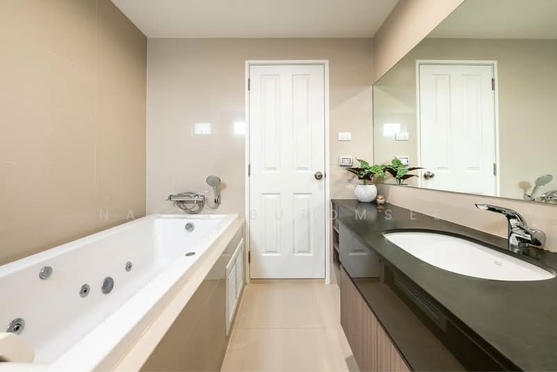 Belle Grand Rama 9, Bangkok, 131 Rama 9 Road, Huai Khwang, Huai Khwang, Bangkok, 3 Bedrooms, 108 sqm, Condo For Rent, by Natta Buromsee, 500250476 - DDproperty.com