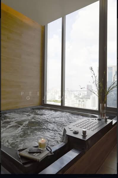 The Esse Asoke, Bangkok, 333 Soi Sukhumvit 21, Sukhumvit Road, Khlongtoei Nua, Watthana, Bangkok, 1 Bedroom, 36 sqm, Condo For Rent, by Peeraphong Jamsai, 500250563 - DDproperty.com
