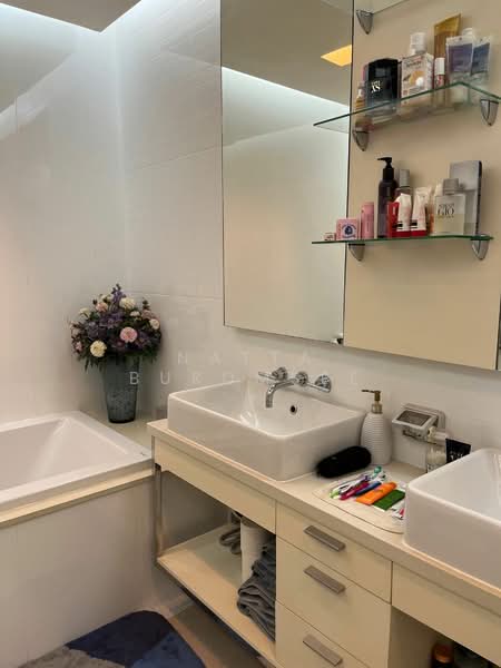 Siri Residence, Bangkok, 21 Soi Sukhumvit 24, Khong Tan, Khlong Toei, Bangkok, 2 Bedrooms, 94 sqm, Condo For Sale, by Natta Buromsee, 500250652 - DDproperty.com