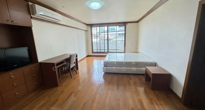 Villa Fourteen, Bangkok, Soi Sukhumvit 14, Khlong Toei, Khlong Toei, Bangkok, 4 Bedrooms, 318 sqm, Apartment For Rent, by Suchanya Champatong, 500250660 - DDproperty.com