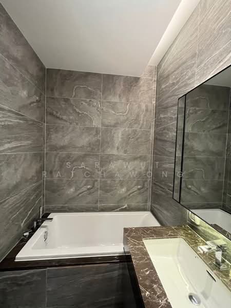 The Esse Sukhumvit 36, Bangkok, Soi Sukhumvit 36, Sukhumvit Road, Phra Kanong, Khlong Toei, Bangkok, 1 Bedroom, 38 sqm, Condo For Sale, by Sarawut Ratchawong, 500250763 - DDproperty.com