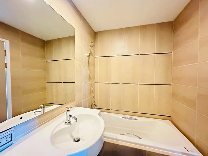 Centric Sathorn-St Louis, Bangkok, Sathorn Nua Road, Yan Nawa, Sathon, Bangkok, 2 Bedrooms, 70 sqm, Condo For Sale, by Suchanya Champatong, 500250986 - DDproperty.com