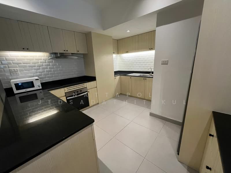 Villa Bajaj, Bangkok, Soi Sukhumvit 19, Khlongtoei Nua, Watthana, Bangkok, 2 Bedrooms, 160 sqm, Condo For Rent, by Nattapol Jedsadathitikul, 500251000 - DDproperty.com