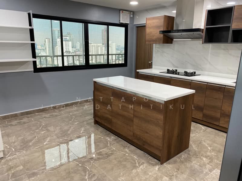 D.S. Tower 1 Sukhumvit 33, Bangkok, Soi Phrom Chit, Khlong Tan Nua, Watthana, Bangkok, 4 Bedrooms, 280 sqm, Condo For Rent, by Nattapol Jedsadathitikul, 500251017 - DDproperty.com