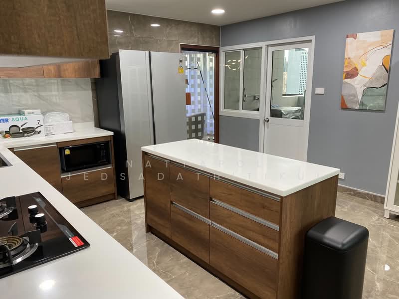 D.S. Tower 1 Sukhumvit 33, Bangkok, Soi Phrom Chit, Khlong Tan Nua, Watthana, Bangkok, 4 Bedrooms, 280 sqm, Condo For Rent, by Nattapol Jedsadathitikul, 500251017 - DDproperty.com