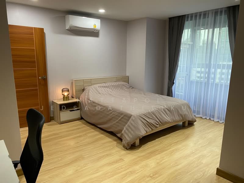 D.S. Tower 1 Sukhumvit 33, Bangkok, Soi Phrom Chit, Khlong Tan Nua, Watthana, Bangkok, 4 Bedrooms, 280 sqm, Condo For Rent, by Nattapol Jedsadathitikul, 500251017 - DDproperty.com