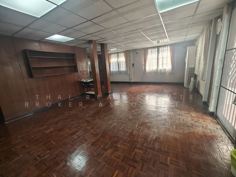 House for rent - Sathorn, Bangkok, Thung Maha Mek, Sathon, Bangkok, 4 Bedrooms, 300 sqm, Single Detached House For Rent, by Thai Real Estate Broker Association (TREBA), 500251102 - DDproperty.com