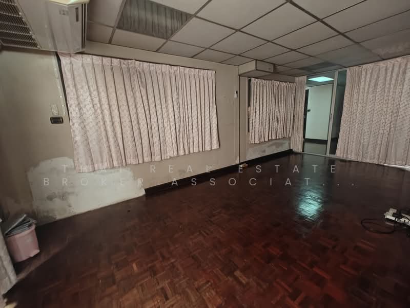 House for rent - Sathorn, Bangkok, Thung Maha Mek, Sathon, Bangkok, 4 Bedrooms, 300 sqm, Single Detached House For Rent, by Thai Real Estate Broker Association (TREBA), 500251102 - DDproperty.com