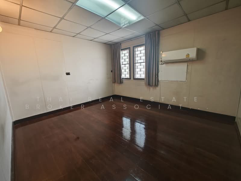 House for rent - Sathorn, Bangkok, Thung Maha Mek, Sathon, Bangkok, 4 Bedrooms, 300 sqm, Single Detached House For Rent, by Thai Real Estate Broker Association (TREBA), 500251102 - DDproperty.com