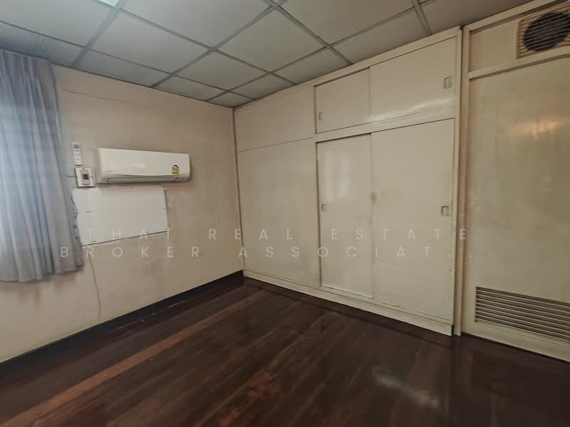 House for rent - Sathorn, Bangkok, Thung Maha Mek, Sathon, Bangkok, 4 Bedrooms, 300 sqm, Single Detached House For Rent, by Thai Real Estate Broker Association (TREBA), 500251102 - DDproperty.com