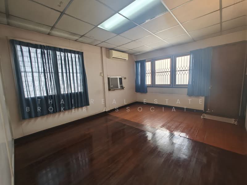House for rent - Sathorn, Bangkok, Thung Maha Mek, Sathon, Bangkok, 4 Bedrooms, 300 sqm, Single Detached House For Rent, by Thai Real Estate Broker Association (TREBA), 500251102 - DDproperty.com