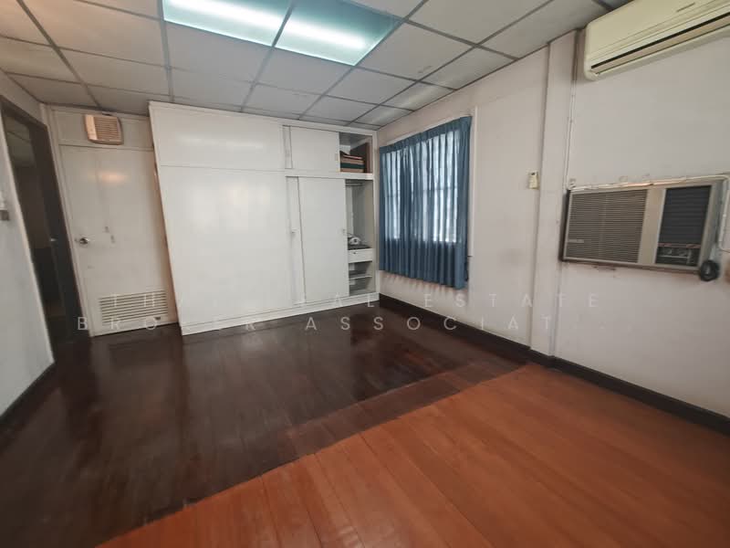 House for rent - Sathorn, Bangkok, Thung Maha Mek, Sathon, Bangkok, 4 Bedrooms, 300 sqm, Single Detached House For Rent, by Thai Real Estate Broker Association (TREBA), 500251102 - DDproperty.com