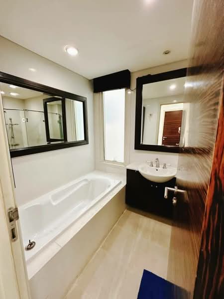 Watermark Chaophraya, Bangkok, Soi Charoennakorn 39-41, Charoennakorn Road, Bang Lam Phu Lang, Khlong San, Bangkok, 3 Bedrooms, 265 sqm, Condo For Rent, by Sarena Choengsamor, 500251162 - DDproperty.com