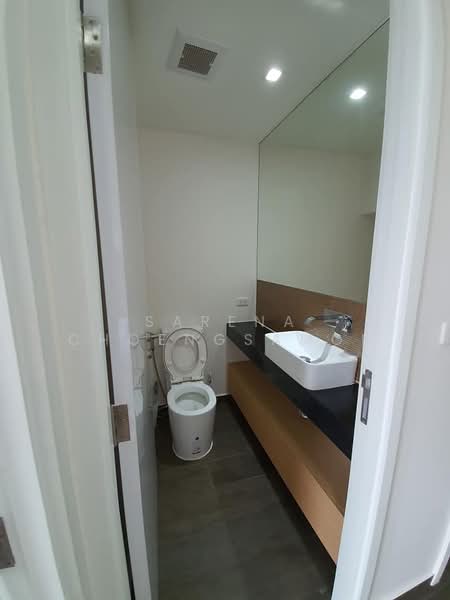 The Lofts Ekkamai, Bangkok, 1415 Sukhumvit Road, Phra Kanong Nua, Watthana, Bangkok, 1 Bedroom, 75 sqm, Condo For Rent, by Sarena Choengsamor, 500251166 - DDproperty.com