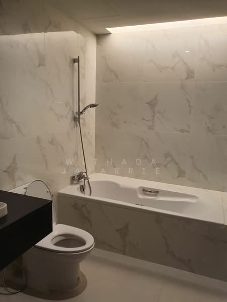 Newton Tower, Bangkok, Soi Sukhumvit 6, Khlong Toei, Khlong Toei, Bangkok, 2 Bedrooms, 190 sqm, Condo For Rent, by Withada Jaiarree, 500251700 - DDproperty.com