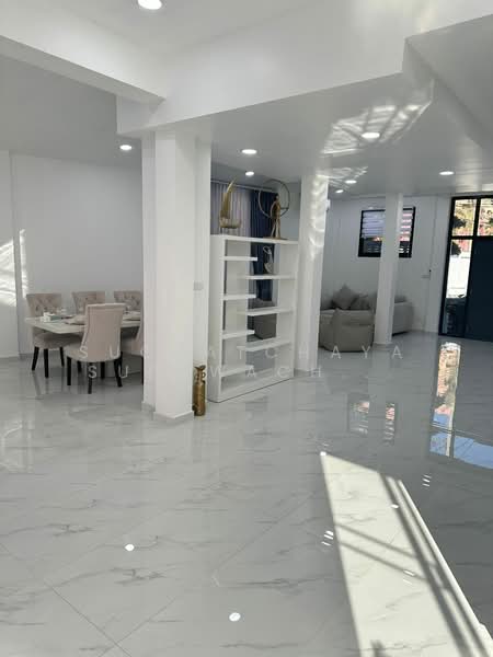 undefined, Chon Buri (Pattaya), Nong Pru, Bang Lamung (Pattaya), Chon Buri (Pattaya), 4 Bedrooms, 200 sqm, Single Detached House For Sale, by Suchatchaya Supawachiranant, 500251719 - DDproperty.com