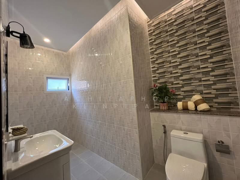 3-BR House, Chon Buri (Pattaya), Poong, Bang Lamung (Pattaya), Chon Buri (Pattaya), 3 Bedrooms, 180 sqm, Single Detached House For Sale, by Achitaphop Klinpipat, 500251829 - DDproperty.com