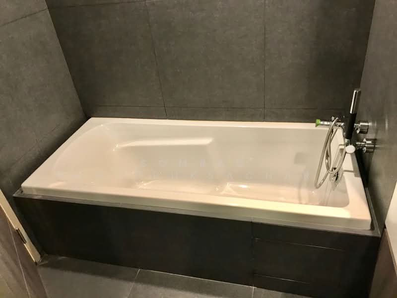 Trapezo Sukhumvit 16, Bangkok, Soi Sukhumvit 16, Khlong Toei, Khlong Toei, Bangkok, 1 Bedroom, 74 sqm, Condo For Rent, by Somrad Phoopruksachart, 500251885 - DDproperty.com