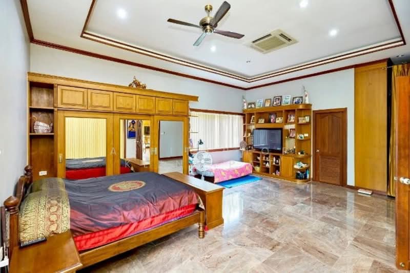 6-BR Villa, Chon Buri (Pattaya), Poong, Bang Lamung (Pattaya), Chon Buri (Pattaya), 6 Bedrooms, 2,400 sqm, Villa For Sale, by Achitaphop Klinpipat, 500252070 - DDproperty.com