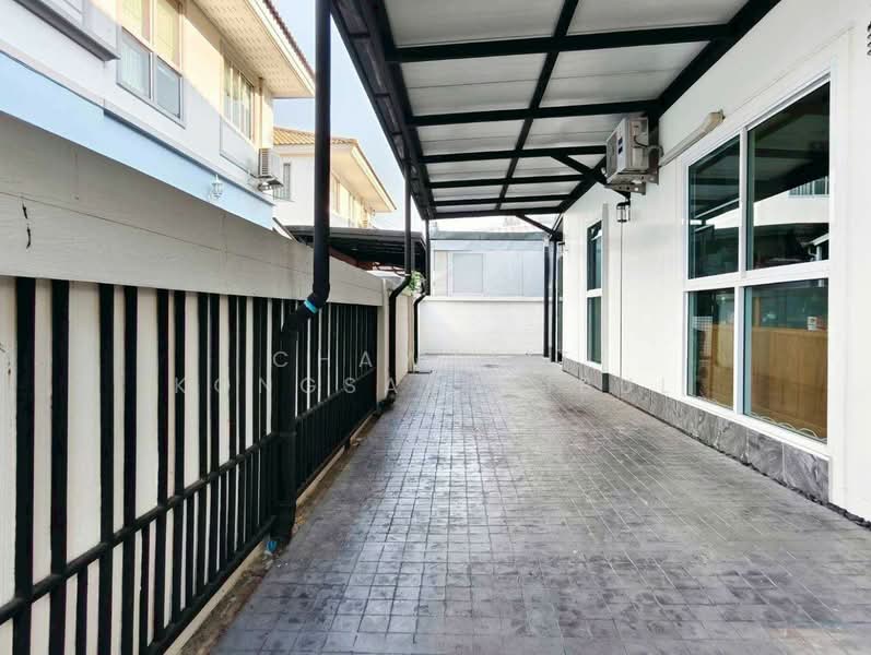 Prueklada Rangsit Klong 4, Pathum Thani, Sawai Pracharat Road, Lat Sawai, Lam Luk Ka, Pathum Thani, 4 Bedrooms, 250 sqm, Single Detached House For Sale, by CHAWALIT KONGSAKPAIBUL, 500252179 - DDproperty.com