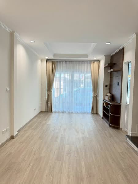 The Villa Rattanathibet : เดอะ วิลล่า รัตนาธิเบศร์, นนทบุรี, ถนน รัตนาธิเบศร์, ท่าอิฐ, ปากเกร็ด, นนทบุรี, 144 ตร.ม., บ้านเดี่ยว ขาย, โดย Poonyaporn Veerabulyarit, 500252189 - DDproperty.com