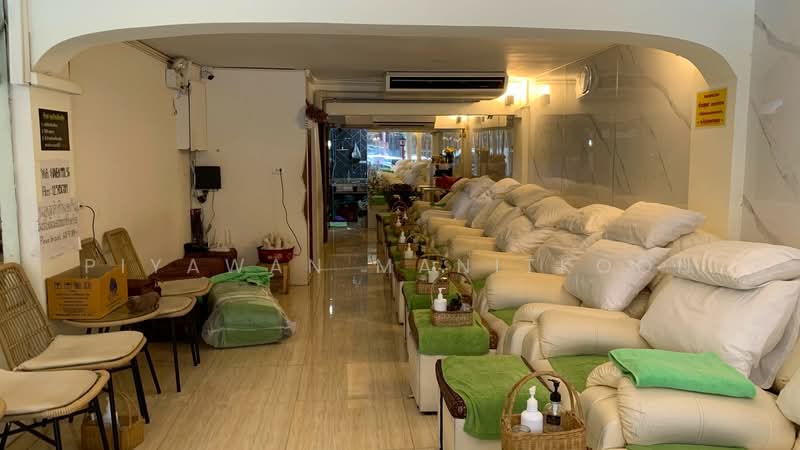 5-storey commercial building in Pratunam, Bangkok, Thanon Phaya Thai, Ratchathewi, Bangkok, , 300 sqm, Shophouse For Sale, by Piyawan Manitkoon, 500252193 - DDproperty.com