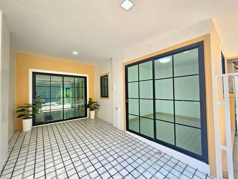 Baan Buathong 4, Nonthaburi, Ban Kluay-Sai Noi Road, Phimonrat, Bang Bua Thong, Nonthaburi, 3 Bedrooms, 102 sqm, Townhouse For Sale, by วัลลภา จันทร์ชิรัตน์, 500252220 - DDproperty.com