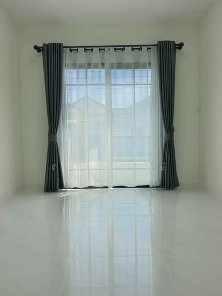 Wararak Rangsit Klong 3, Pathum Thani, Khlong Sam, Khlong Luang, Pathum Thani, 4 Bedrooms, 120 sqm, Townhouse For Sale, by วัลลภา จันทร์ชิรัตน์, 500252222 - DDproperty.com