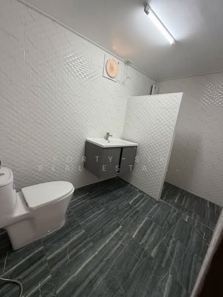 ให้เช่าบ้านเดี่ยว รีโนเวทใหม่ทั้งหลัง ซอยวชิรธรรมสาธิต 57, Bangkok, Bang Chak, Phra Khanong, Bangkok, 3 Bedrooms, 190 sqm, Single Detached House For Rent, by Forty-Six Real Estate Group, 500252247 - DDproperty.com