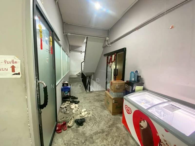 Rental, office building, RCA project, 2 rooms, 4 floors and a floating floor with escalators, Bangkok, Bang Kapi, Huai Khwang, Bangkok, , 430 sqm, Office Space For Rent, by Tida phanthonglarptawee, 500252268 - DDproperty.com