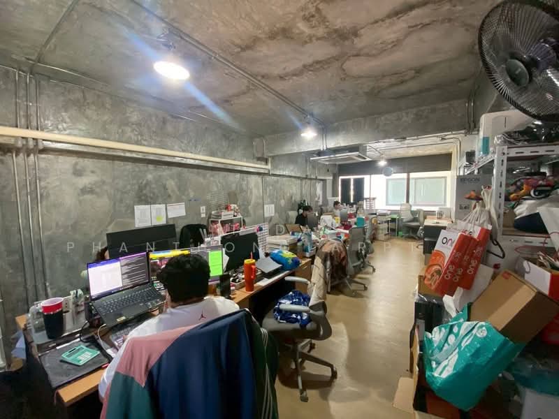 Rental, office building, RCA project, 2 rooms, 4 floors and a floating floor with escalators, Bangkok, Bang Kapi, Huai Khwang, Bangkok, , 430 sqm, Office Space For Rent, by Tida phanthonglarptawee, 500252268 - DDproperty.com