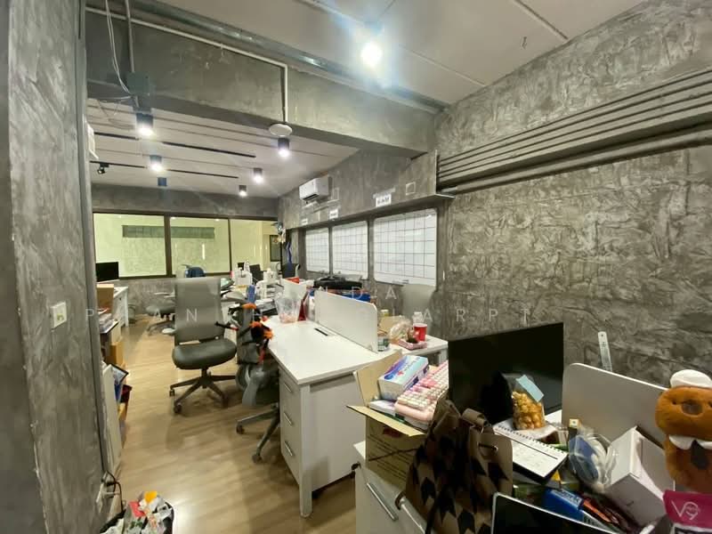 Rental, office building, RCA project, 2 rooms, 4 floors and a floating floor with escalators, Bangkok, Bang Kapi, Huai Khwang, Bangkok, , 430 sqm, Office Space For Rent, by Tida phanthonglarptawee, 500252268 - DDproperty.com