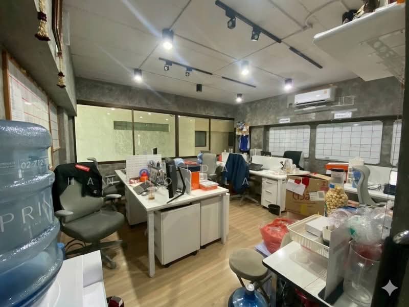 Rental, office building, RCA project, 2 rooms, 4 floors and a floating floor with escalators, Bangkok, Bang Kapi, Huai Khwang, Bangkok, , 430 sqm, Office Space For Rent, by Tida phanthonglarptawee, 500252268 - DDproperty.com
