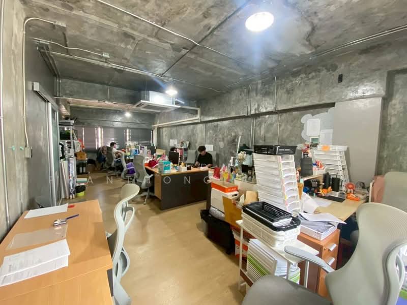 Rental, office building, RCA project, 2 rooms, 4 floors and a floating floor with escalators, Bangkok, Bang Kapi, Huai Khwang, Bangkok, , 430 sqm, Office Space For Rent, by Tida phanthonglarptawee, 500252268 - DDproperty.com