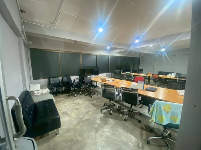 Rental, office building, RCA project, 2 rooms, 4 floors and a floating floor with escalators, Bangkok, Bang Kapi, Huai Khwang, Bangkok, , 430 sqm, Office Space For Rent, by Tida phanthonglarptawee, 500252268 - DDproperty.com