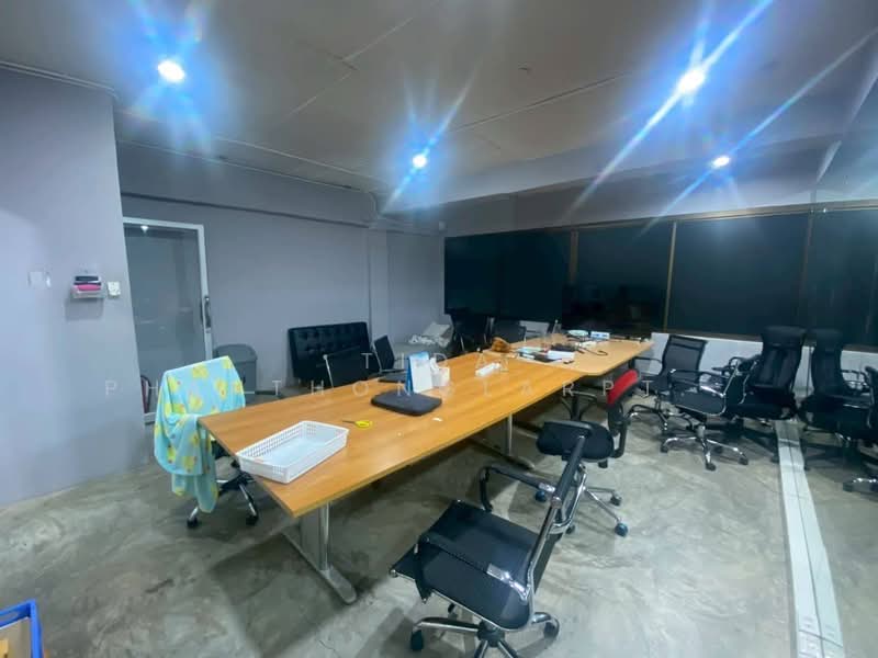 Rental, office building, RCA project, 2 rooms, 4 floors and a floating floor with escalators, Bangkok, Bang Kapi, Huai Khwang, Bangkok, , 430 sqm, Office Space For Rent, by Tida phanthonglarptawee, 500252268 - DDproperty.com