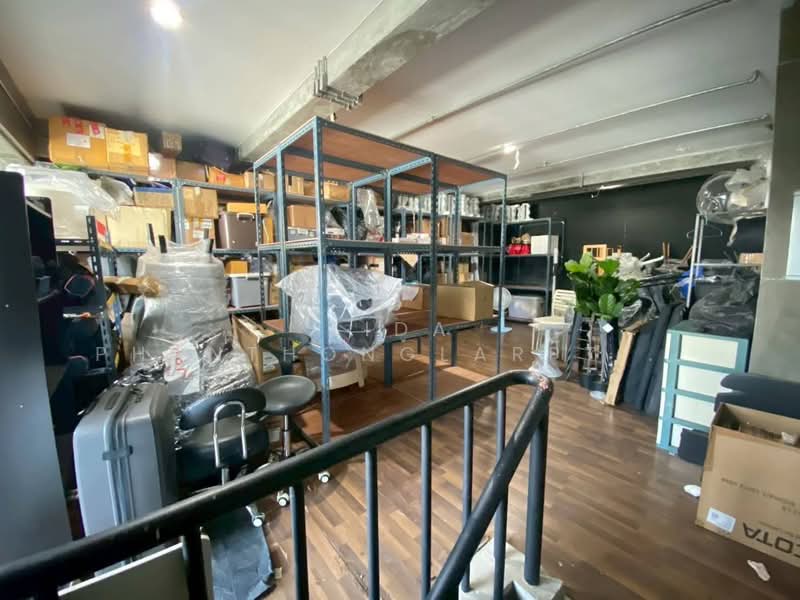 Rental, office building, RCA project, 2 rooms, 4 floors and a floating floor with escalators, Bangkok, Bang Kapi, Huai Khwang, Bangkok, , 430 sqm, Office Space For Rent, by Tida phanthonglarptawee, 500252268 - DDproperty.com