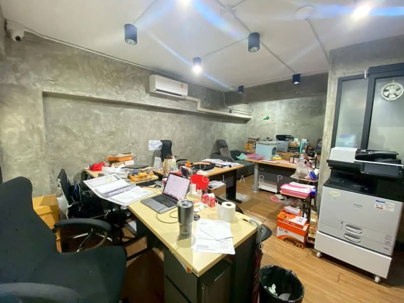 Rental, office building, RCA project, 2 rooms, 4 floors and a floating floor with escalators, Bangkok, Bang Kapi, Huai Khwang, Bangkok, , 430 sqm, Office Space For Rent, by Tida phanthonglarptawee, 500252268 - DDproperty.com