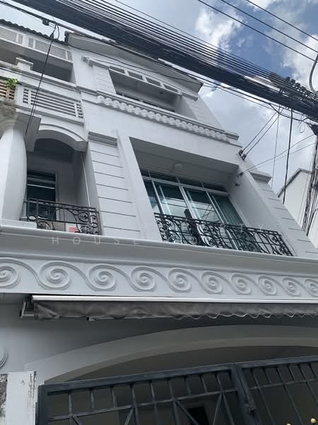Baan Klang Muang Ladprao-Yothin Phatthana, Bangkok, Soi Baan Klang Muang Ladprao-Yothin Phatthana, Lat Phrao, Lat Phrao, Bangkok, 3 Bedrooms, 180 sqm, Townhouse For Rent, by NTG Property House Co.,Ltd., 500252272 - DDproperty.com