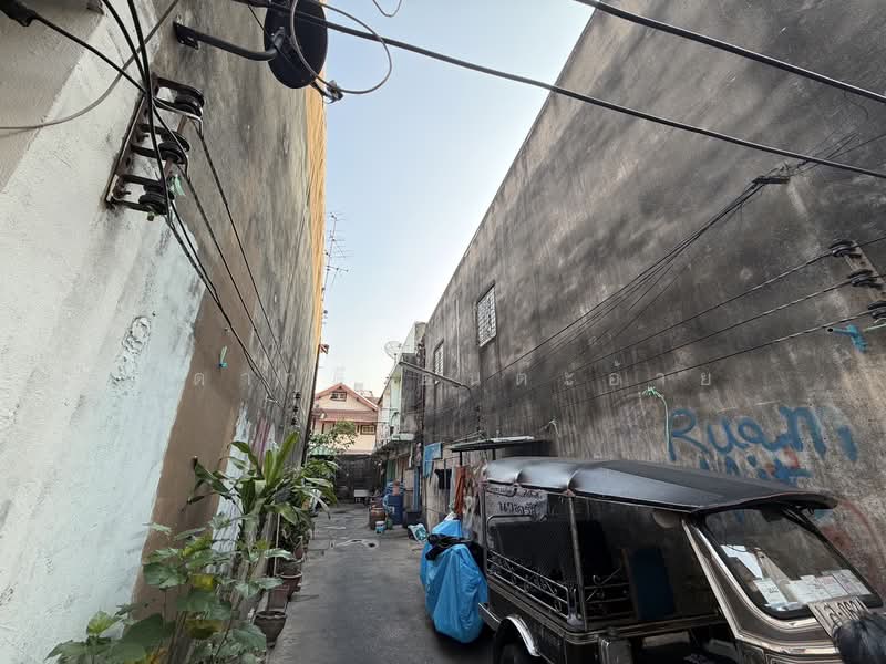 ขายอาคารพาณิชย์ 11 หลัง ทำเลทอง ถนนจันทน์ 45 แยก 6, กรุงเทพ, บางรัก, บางรัก, กรุงเทพ, 120 ตร.ม., ตึกแถว-อาคารพาณิชย์ ขาย, โดย สุดาวดี อินต๊ะอ้าย, 500252302 - DDproperty.com