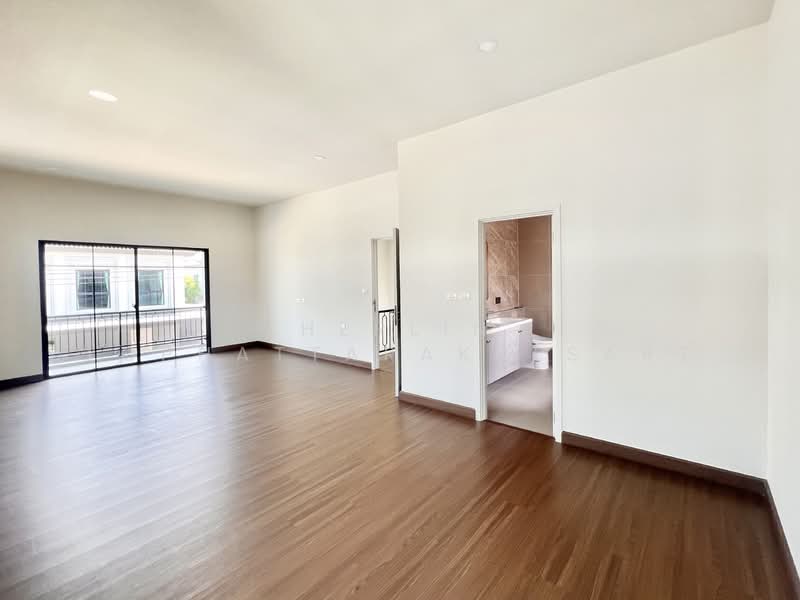 Grand Britannia Krungthep Kreetha – Suvarnabhumi, Bangkok, ร่มเกล้า, Khlong Sam Prawet, Lat Krabang, Bangkok, 4 Bedrooms, 300 sqm, Single Detached House For Sale, by Cherlin  Lophattarakulsart, 500252308 - DDproperty.com