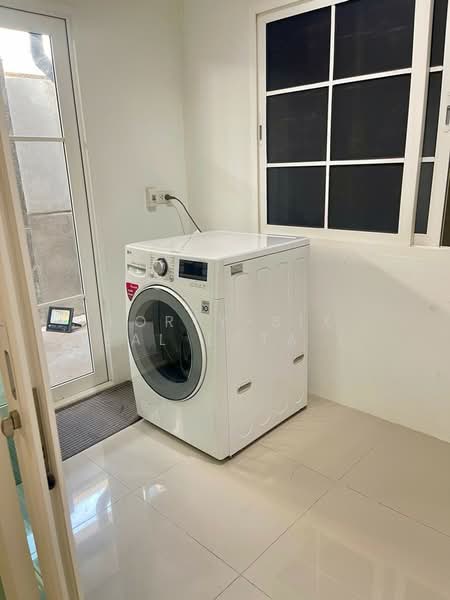 Grandio Ladprao-Kaset Nawamin, Bangkok, Soi Nawamin 42, Yeak 27, Khlong Kum, Bueng Kum, Bangkok, 4 Bedrooms, 182 sqm, Single Detached House For Rent, by Forty-Six Real Estate Group, 500252449 - DDproperty.com