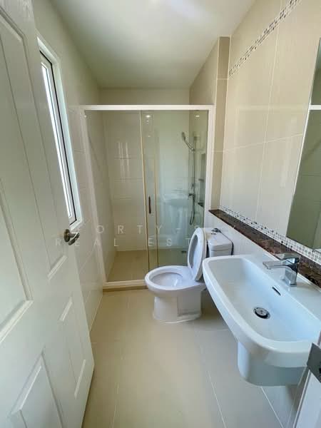 Grandio Ladprao-Kaset Nawamin, Bangkok, Soi Nawamin 42, Yeak 27, Khlong Kum, Bueng Kum, Bangkok, 4 Bedrooms, 182 sqm, Single Detached House For Rent, by Forty-Six Real Estate Group, 500252449 - DDproperty.com