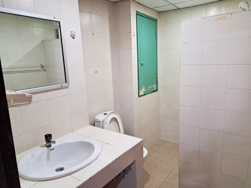 Pattaya Beach Condo, Chon Buri (Pattaya), Nong Pru, Bang Lamung (Pattaya), Chon Buri (Pattaya), 2 Bedrooms, 68 sqm, Condo For Sale, by Rajit Srithongkul, 500252491 - DDproperty.com