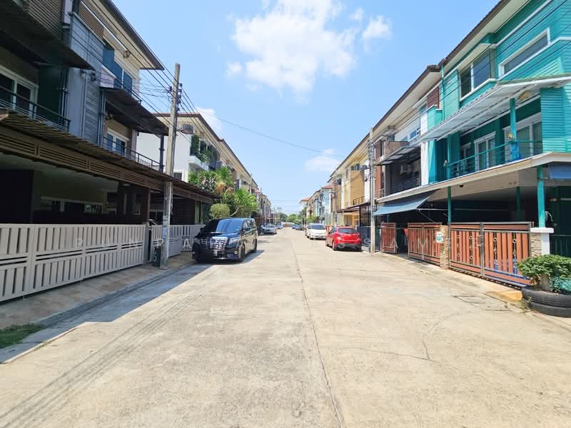 The Story Ratchaphruk, Nonthaburi, Bang Kruai-Sai Noi Road, Bang Krang, Muang Nonthaburi, Nonthaburi, 4 Bedrooms, 165 sqm, Townhouse For Sale, by Punpapa Rassamee, 500252502 - DDproperty.com