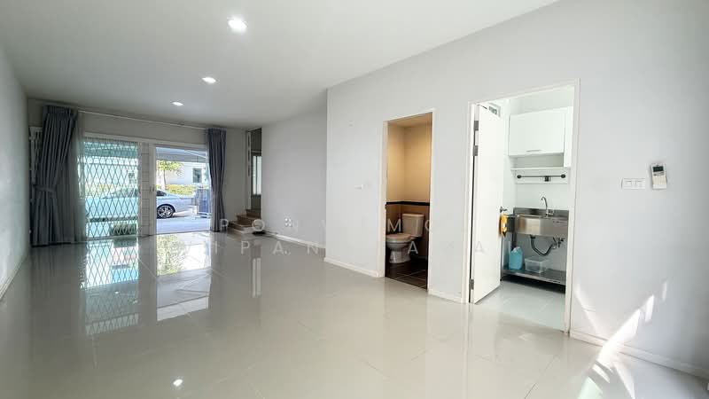 Baan Klang Muang Sukhumvit 77, Bangkok, Soi On Nut 17, Suan Luang, Suan Luang, Bangkok, 4 Bedrooms, 178 sqm, Townhouse For Sale, by Ponwimol Wipanarapai, 500252597 - DDproperty.com