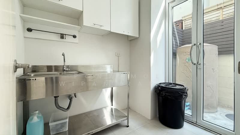 Baan Klang Muang Sukhumvit 77, Bangkok, Soi On Nut 17, Suan Luang, Suan Luang, Bangkok, 4 Bedrooms, 178 sqm, Townhouse For Sale, by Ponwimol Wipanarapai, 500252597 - DDproperty.com